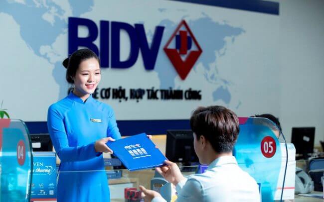 Làm thẻ BIDV tại quầy giao dịch