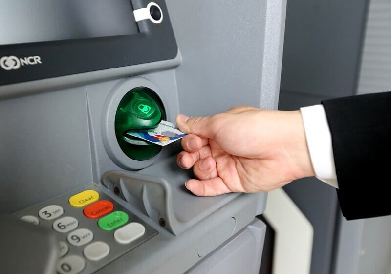 Kích hoạt thẻ ATM Vietcombank tại cây ATM
