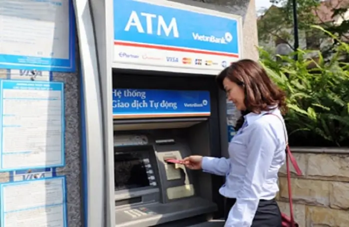 Rút tiền tại cây ATM Vietinbank