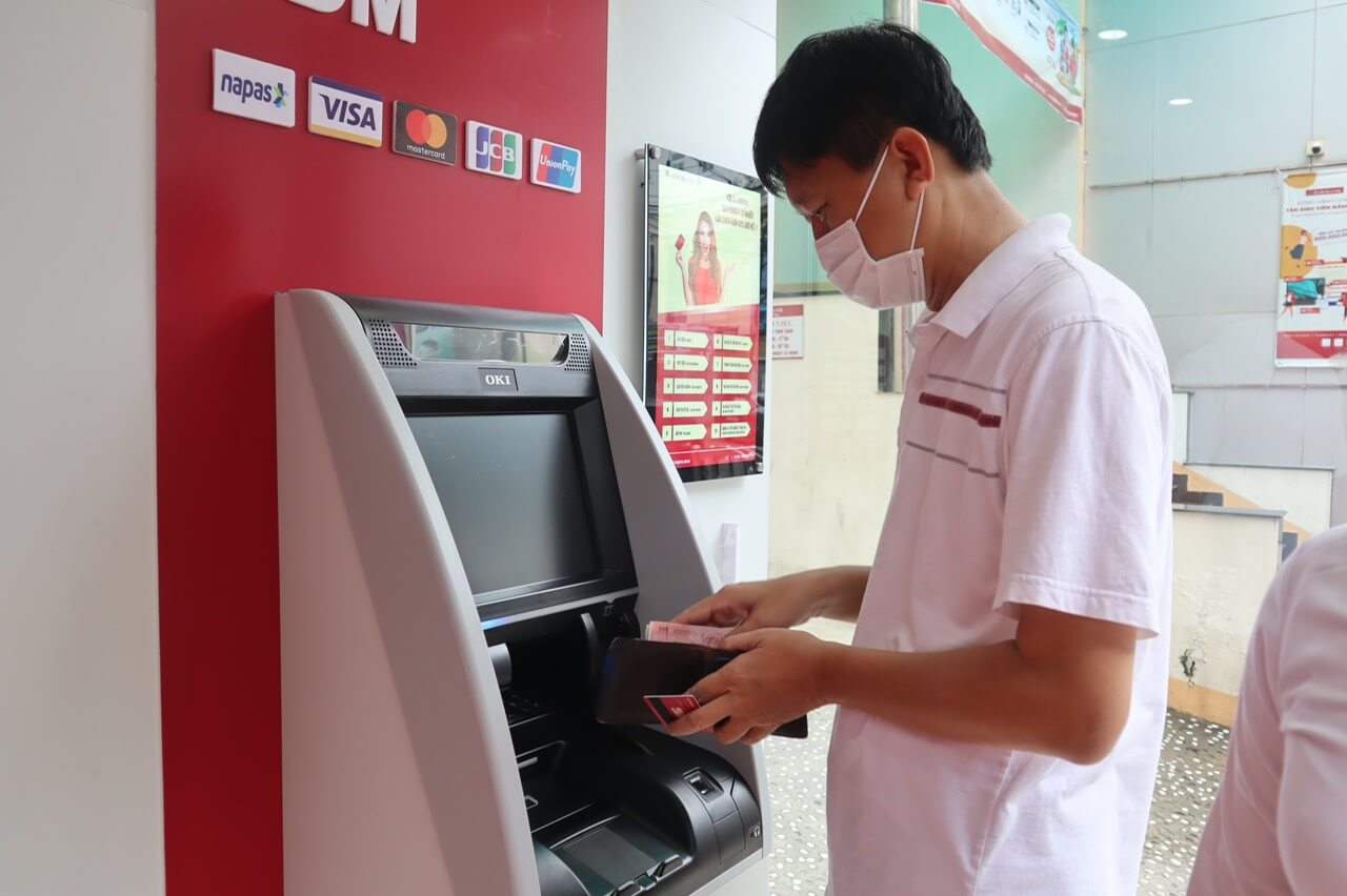 Đăng ký SMS Banking tại cây ATM Agribank