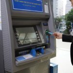 cách rút tiền atm sacombank