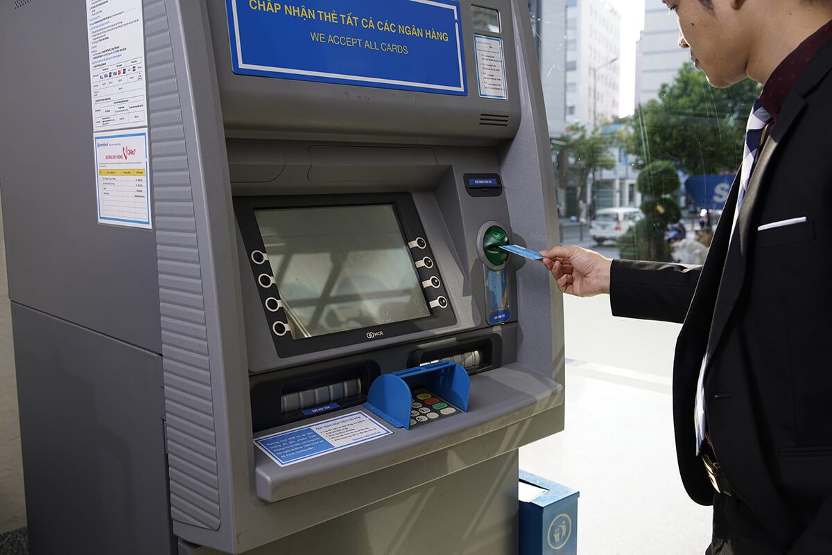 Kiểm tra số tài khoản tại cây ATM