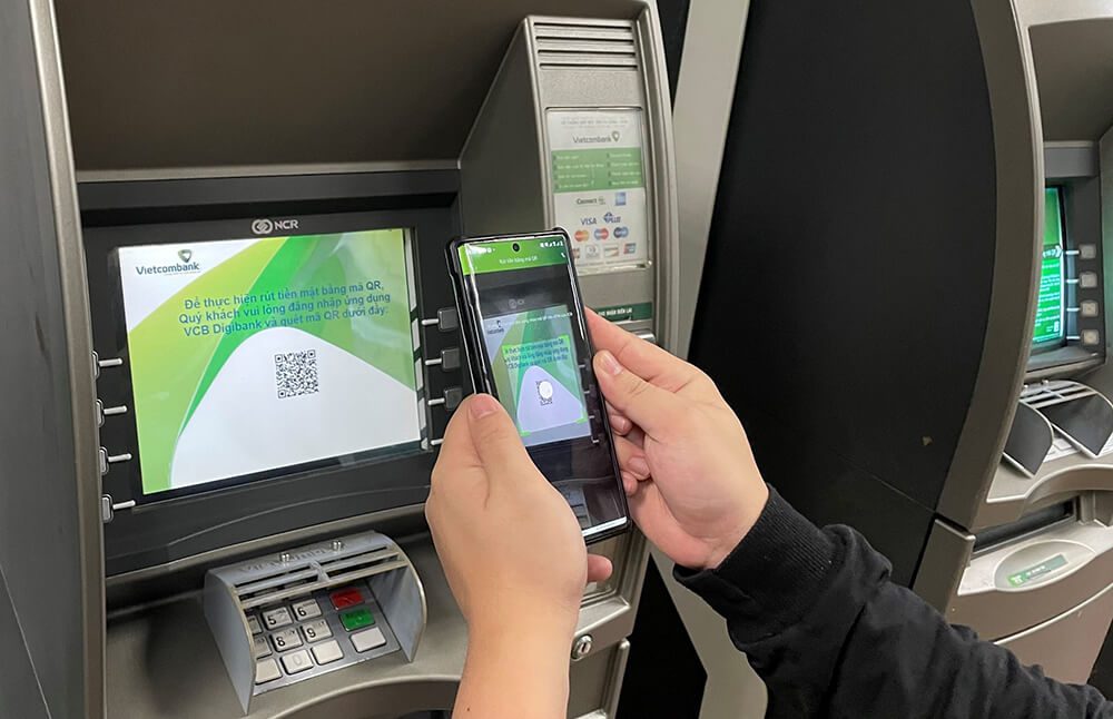 Cách rút tiền thẻ ATM ngân hàng Vietcombank
