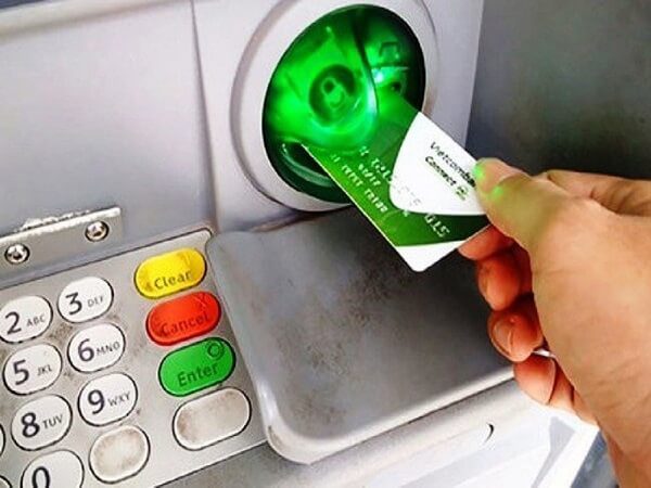 Hạn mức rút tiền thẻ Vietcombank tại cây ATM