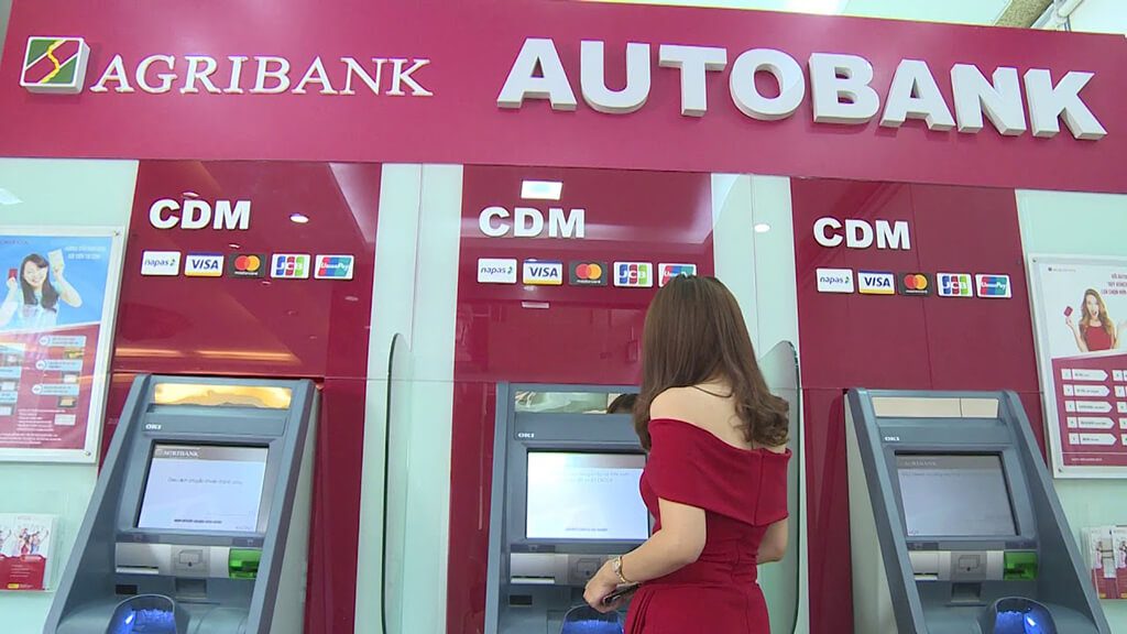 Cách rút tiền thẻ tín dụng tại cây ATM Agribank